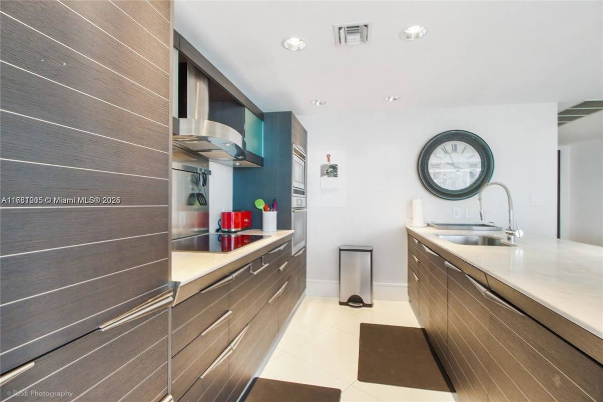 Apartment for rent at 200 Biscayne Blvd Way #3108, Miami, FL 33131