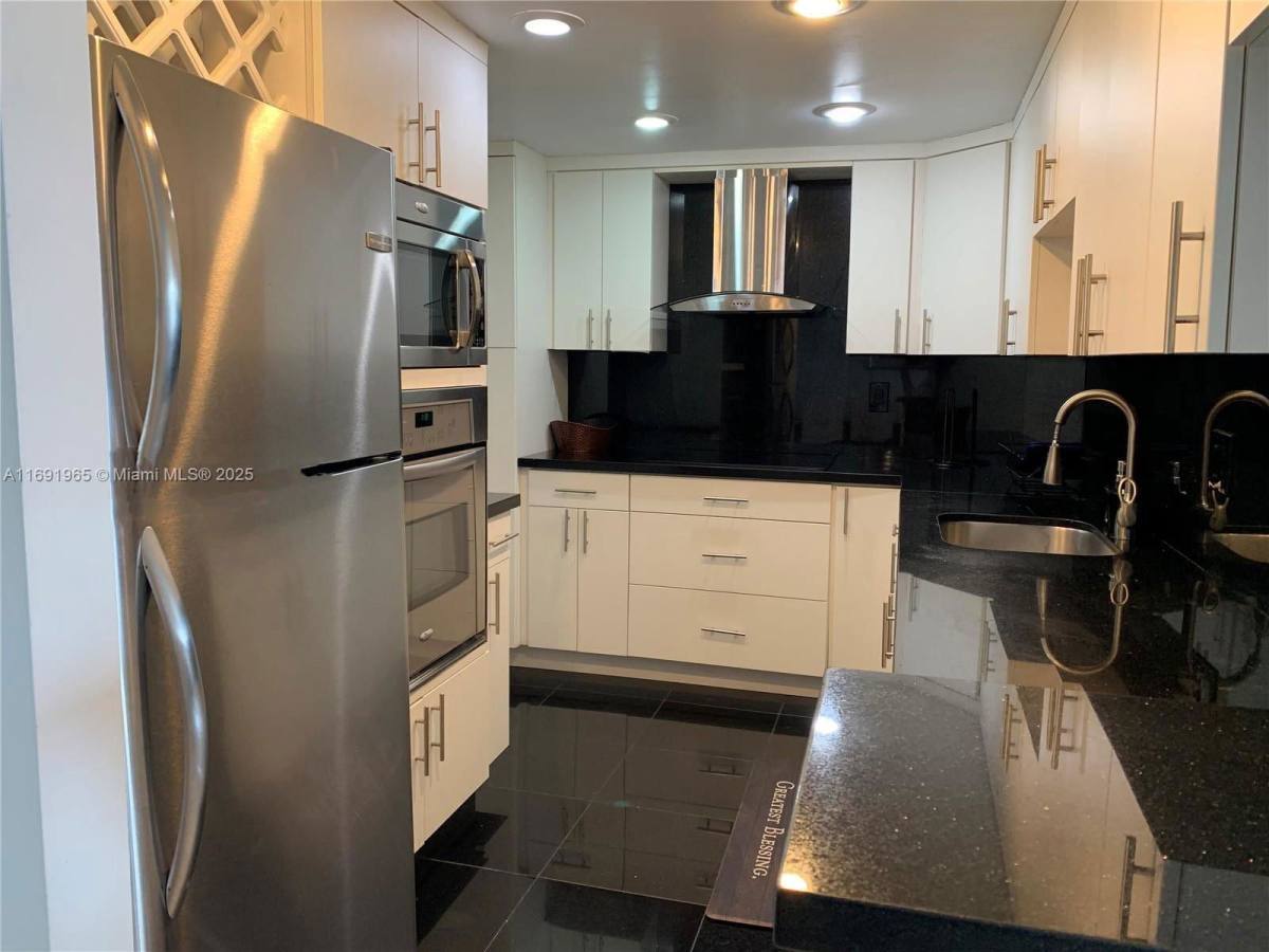 Apartment for rent at 500 Bayview Dr #620, North Miami Beach, FL 33160