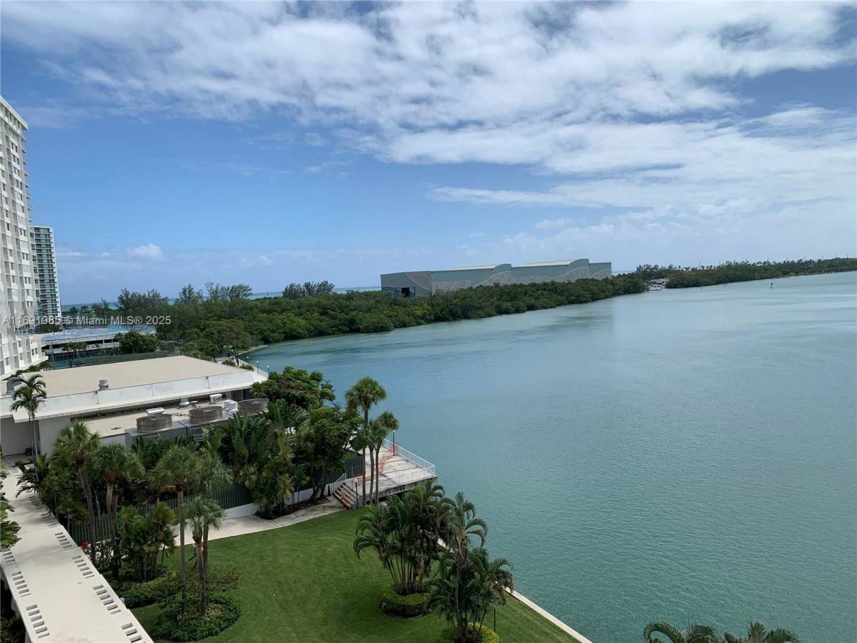 Apartment for rent at 500 Bayview Dr #620, North Miami Beach, FL 33160