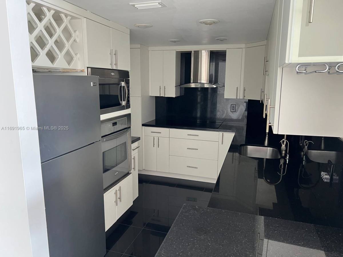 Apartment for rent at 500 Bayview Dr #620, North Miami Beach, FL 33160