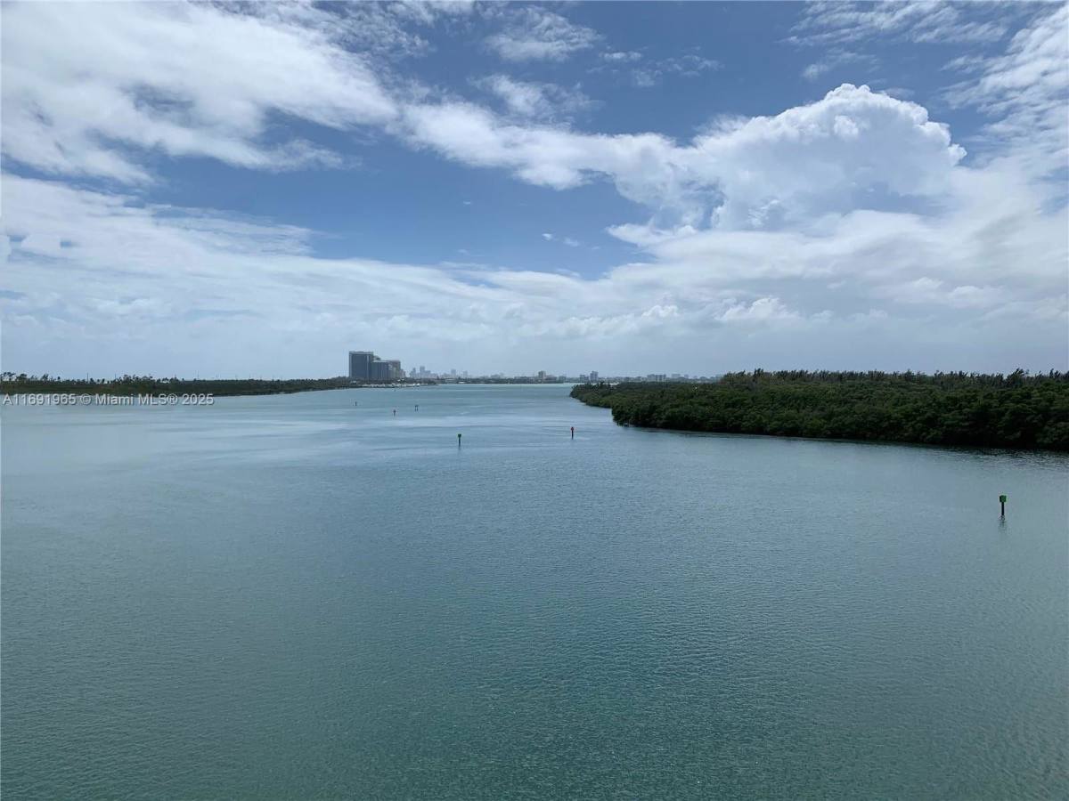 Apartment for rent at 500 Bayview Dr #620, North Miami Beach, FL 33160