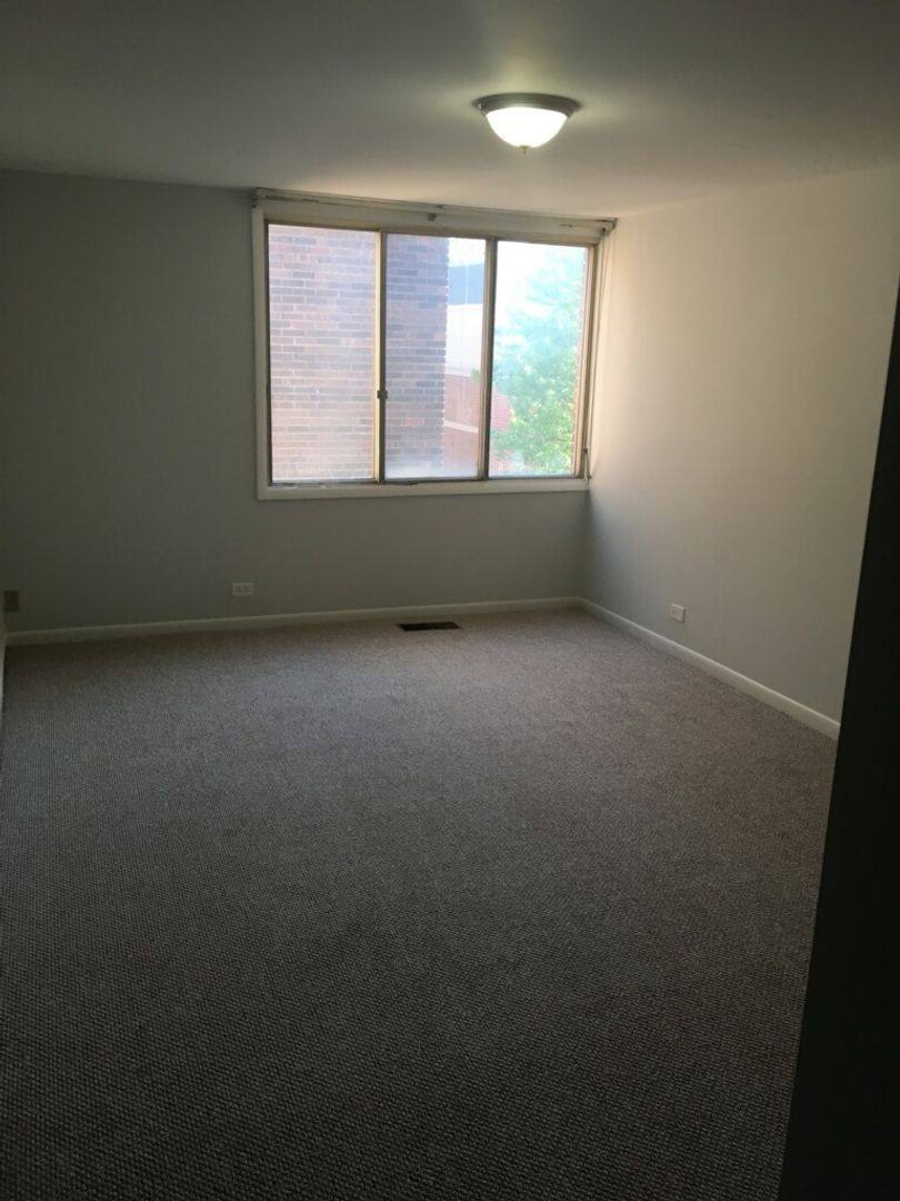 Apartment for rent at 800 Oak St, Winnetka, IL 60093