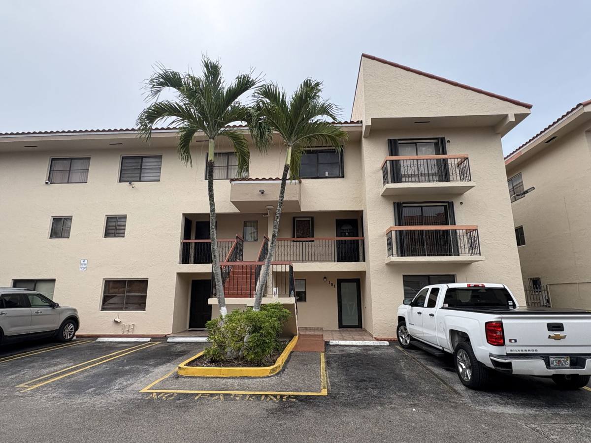 Townhouse for rent at 5625 W 26th Court #201, Hialeah, FL 33016