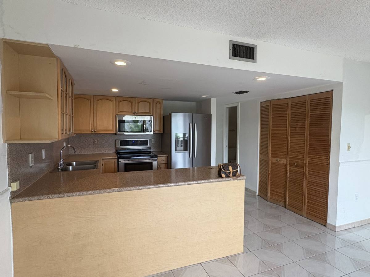 Townhouse for rent at 5625 W 26th Court #201, Hialeah, FL 33016