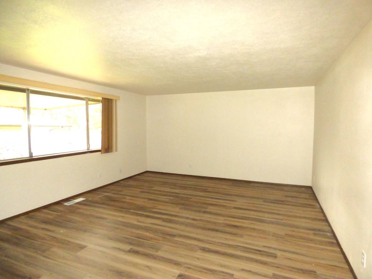 House for rent at 4824 Falcon Court NE, Salem, OR 97305