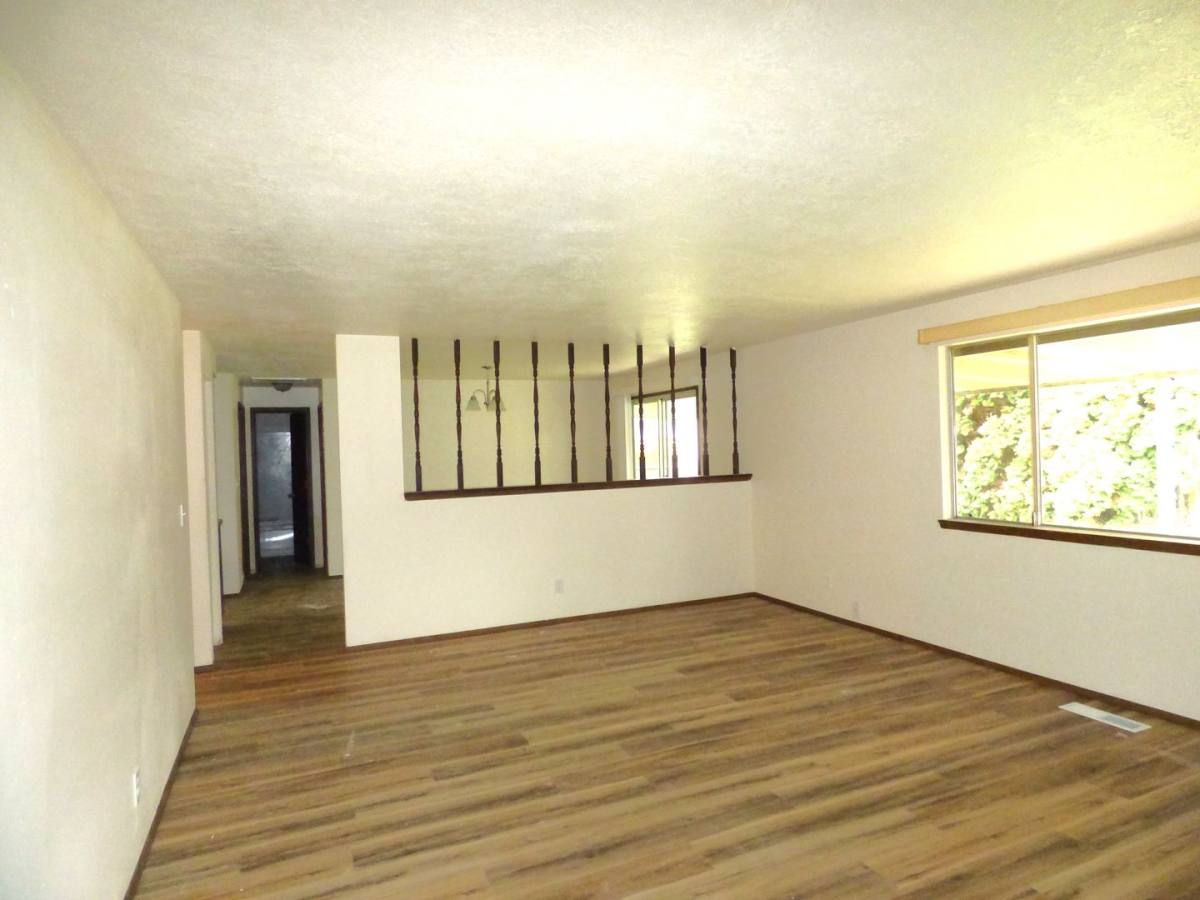 House for rent at 4824 Falcon Court NE, Salem, OR 97305