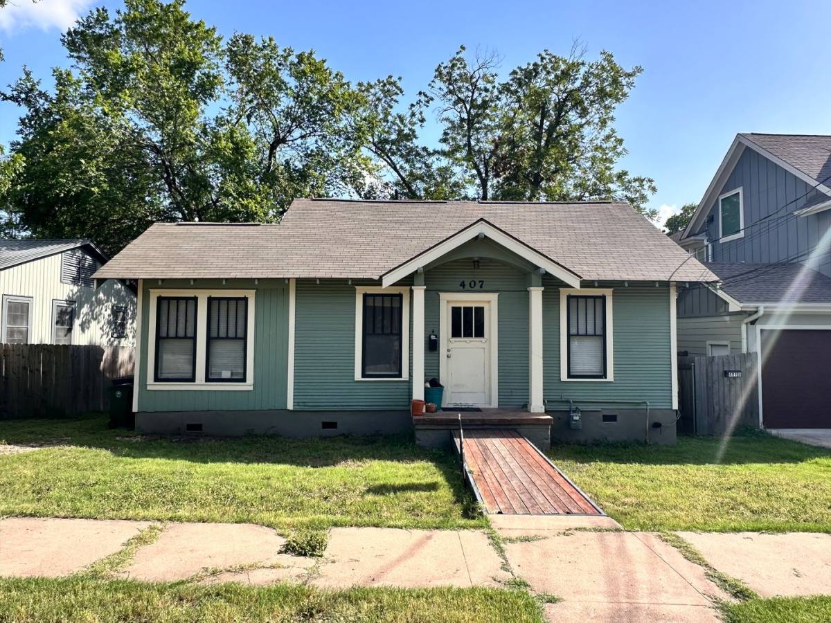 Apartment for rent at 407 W 35th St, Austin, TX 78705