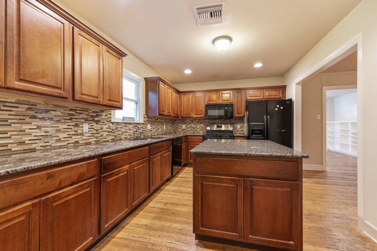 Apartment for rent at 921 E 37th St, Austin, TX 78705