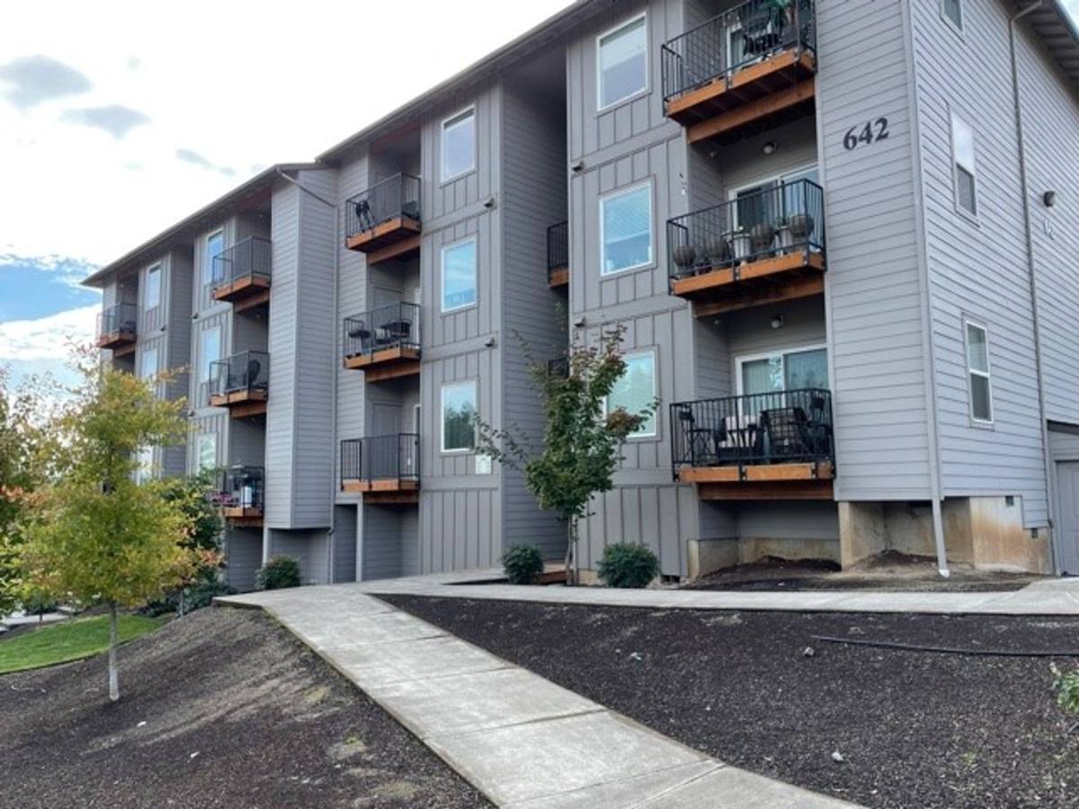 Apartment for rent at 640-648 River Valley Dr NW, Salem, OR 97304