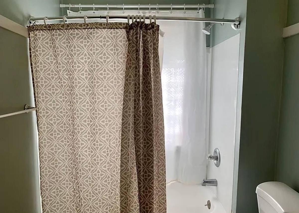 Apartment for rent at 11710 Buckingham Ave, Cleveland, OH 44120