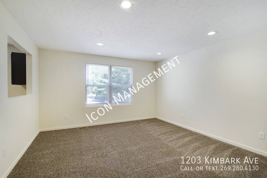 Townhouse for rent at 1203 Kimbark Ave, Kalamazoo, MI 49006