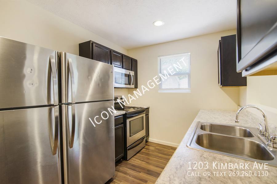 Townhouse for rent at 1203 Kimbark Ave, Kalamazoo, MI 49006