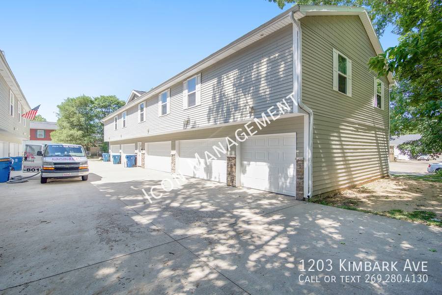 Townhouse for rent at 1203 Kimbark Ave, Kalamazoo, MI 49006