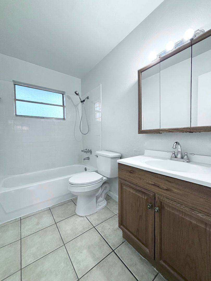 Apartment for rent at 2105 Canal St, Fort Myers, FL 33901