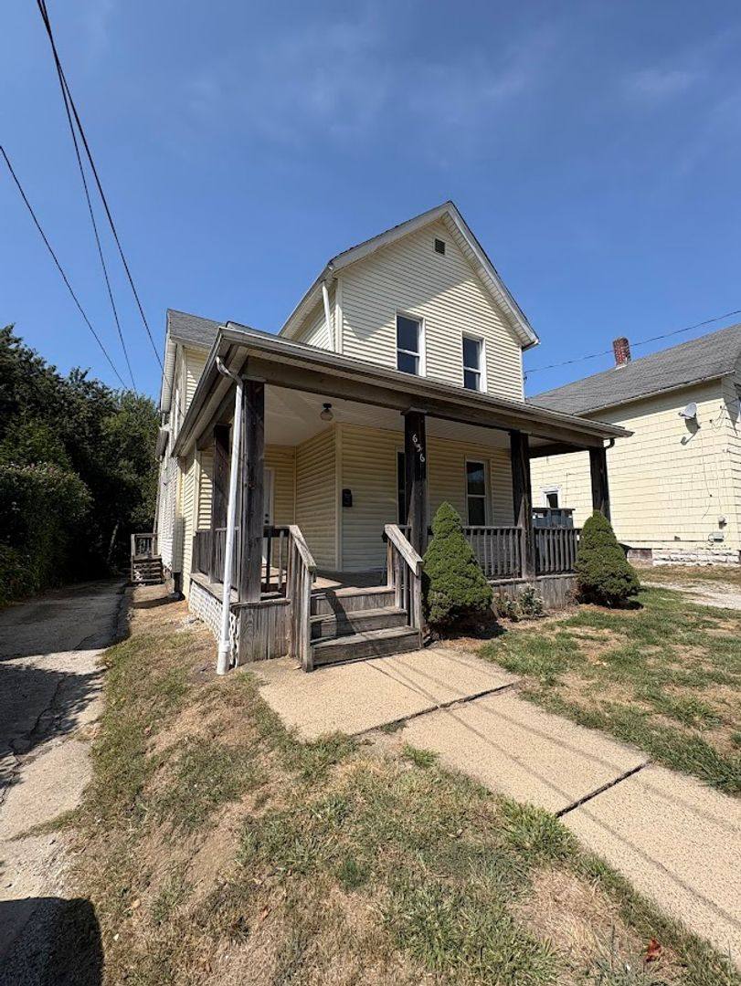 Apartment for rent at 656 Kling St, Akron, OH 44311