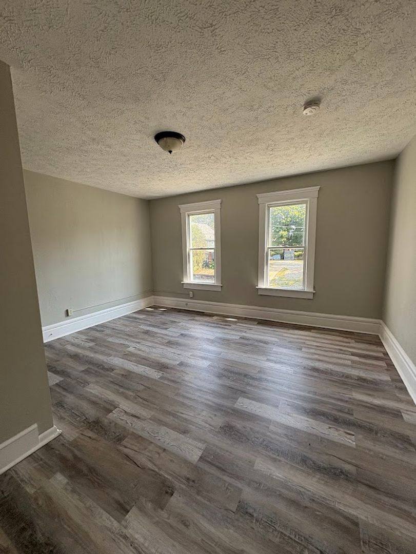 Apartment for rent at 656 Kling St, Akron, OH 44311