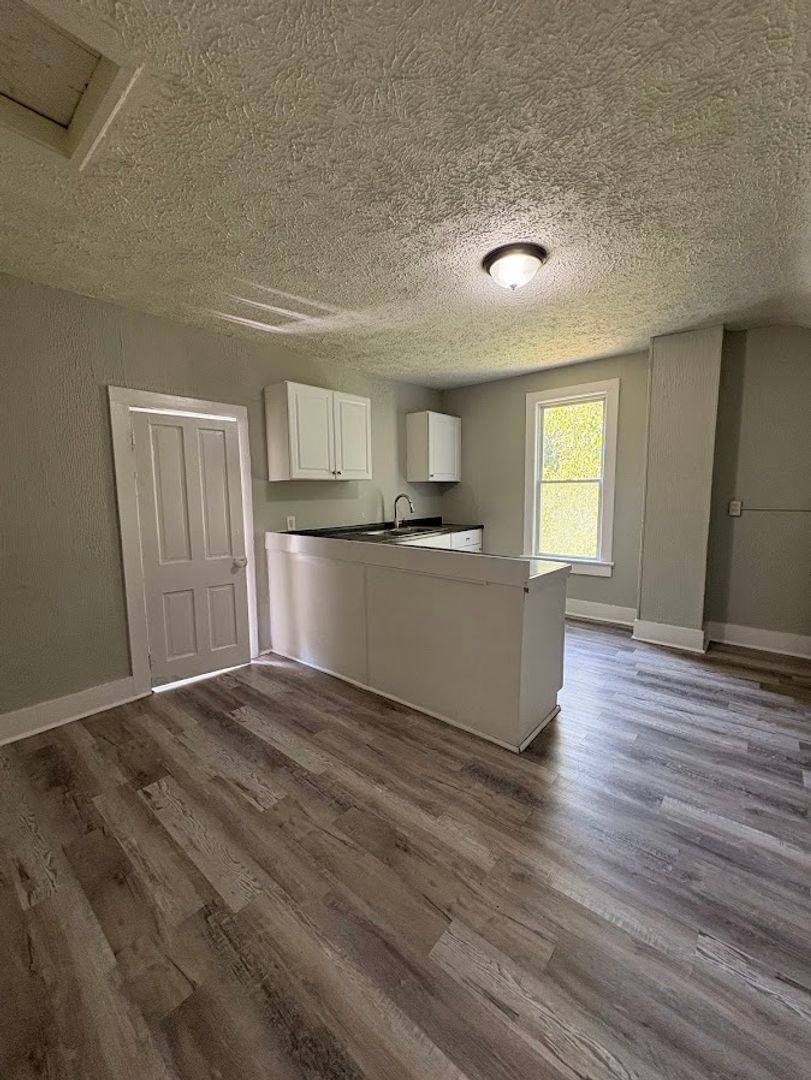 Apartment for rent at 656 Kling St, Akron, OH 44311