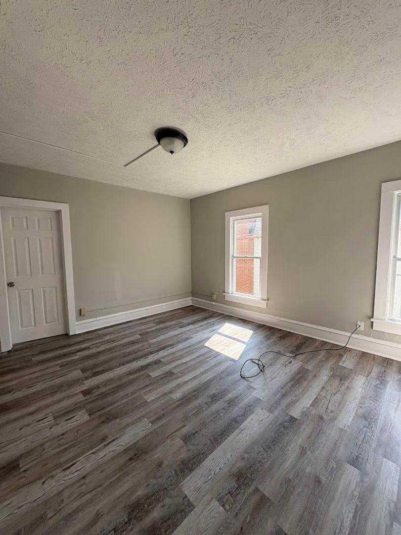 Apartment for rent at 656 Kling St, Akron, OH 44311