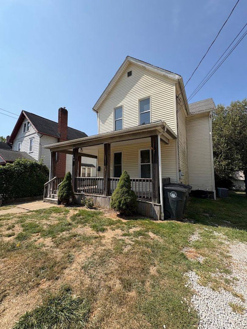 Apartment for rent at 656 Kling St, Akron, OH 44311