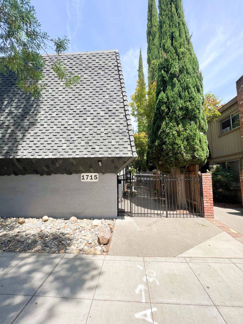 Apartment for rent at 1715 T St, Sacramento, CA 95811