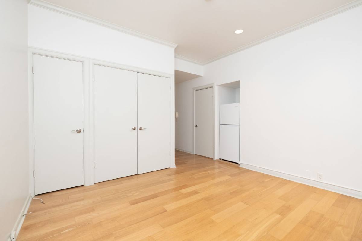 Apartment for rent at 1117 SW Alder St, Portland, OR 97205