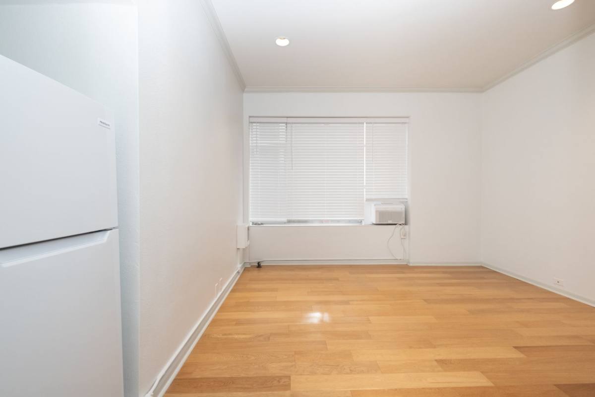 Apartment for rent at 1117 SW Alder St, Portland, OR 97205