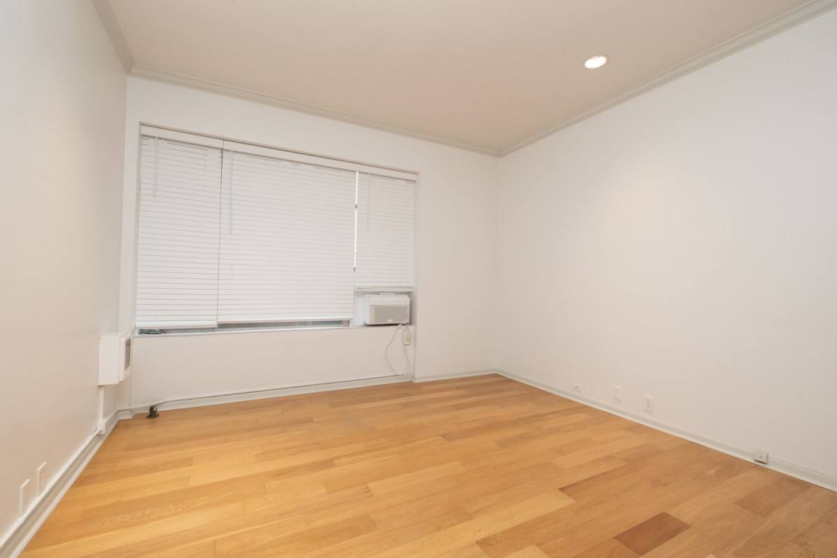 Apartment for rent at 1117 SW Alder St, Portland, OR 97205