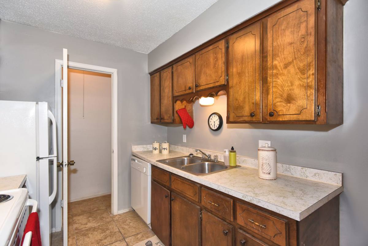 Apartment for rent at 103 N York Village Dr, Muskogee, OK 74403
