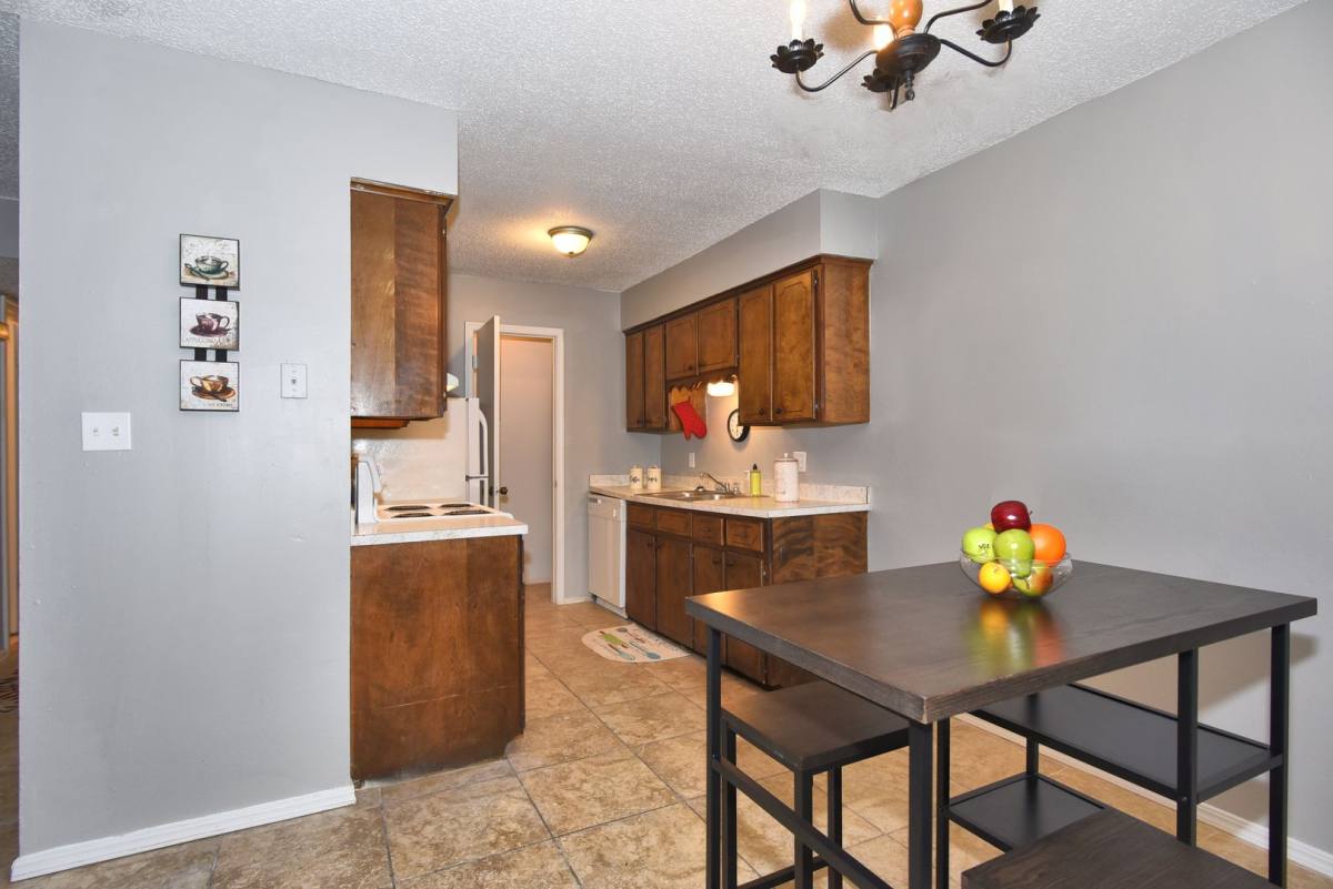 Apartment for rent at 103 N York Village Dr, Muskogee, OK 74403