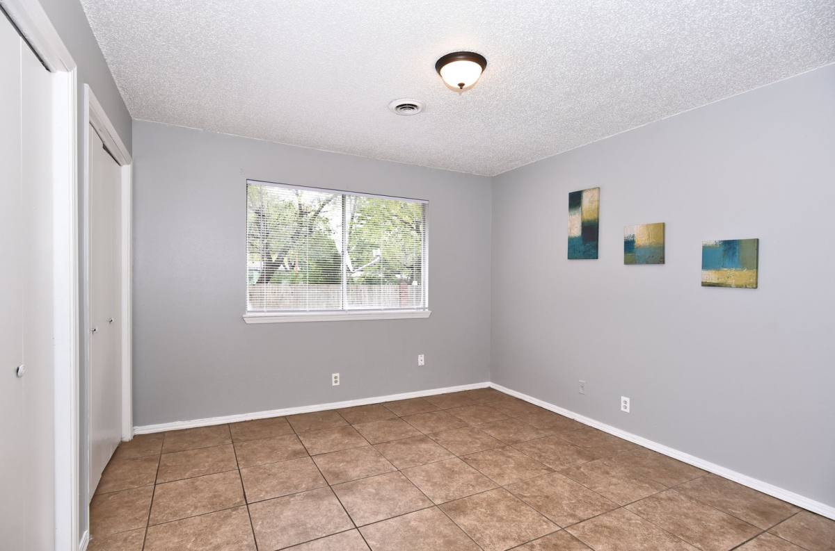 Apartment for rent at 103 N York Village Dr, Muskogee, OK 74403
