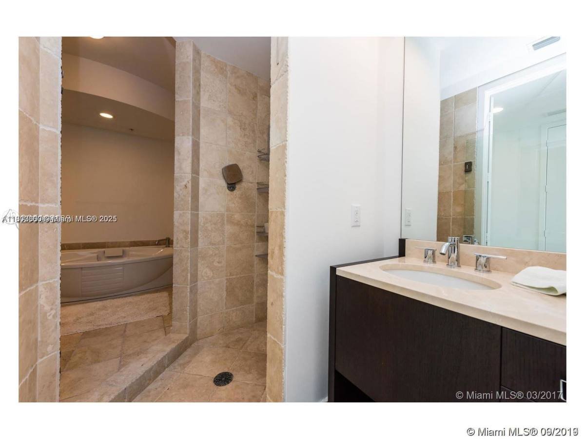 Apartment for rent at 18201 Collins Ave #4808, North Miami Beach, FL 33160