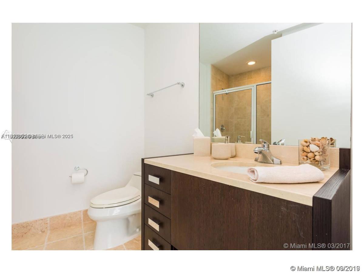 Apartment for rent at 18201 Collins Ave #4808, North Miami Beach, FL 33160