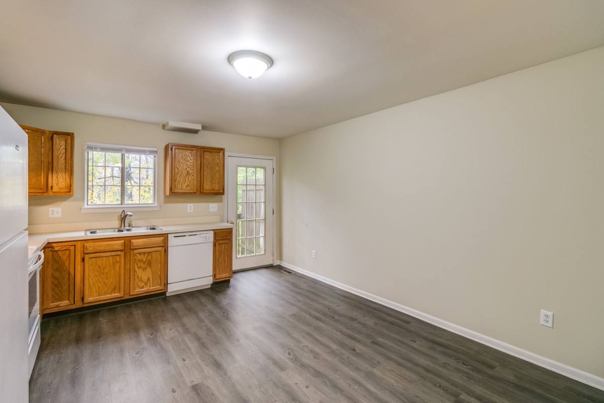 Apartment for rent at 5689 Cooley Village Rd, Waterford, MI 48327
