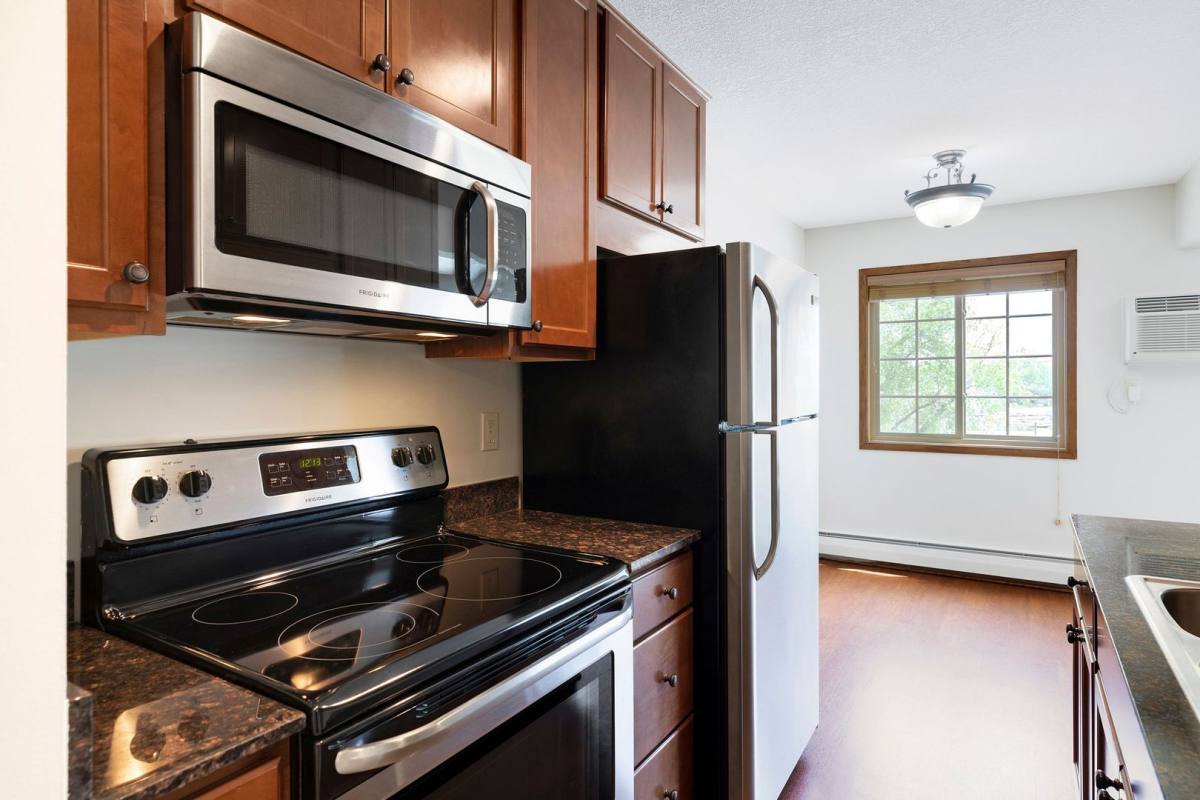 Apartment for rent at 2360 Commerce Blvd, Mound, MN 55364