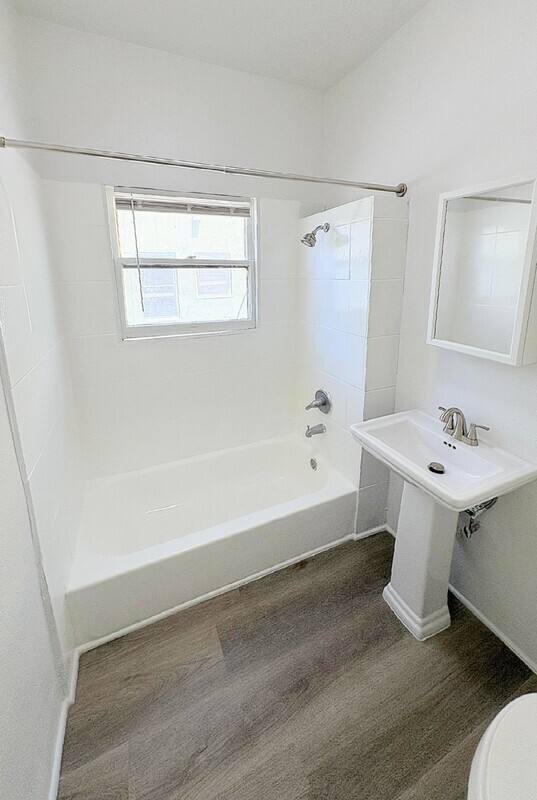 Apartment for rent at 433 1 2 W 4th St, Long Beach, CA 90802