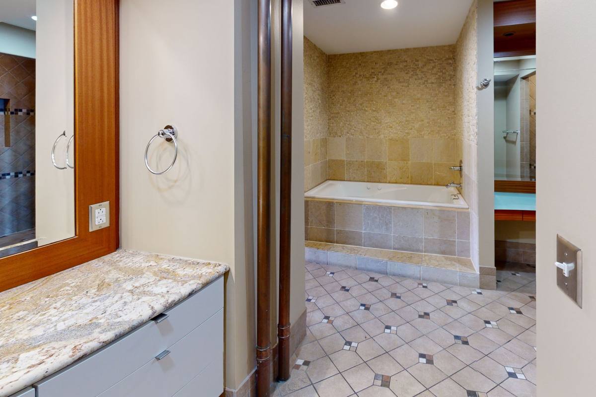 Apartment for rent at 1635 Washington Ave, Saint Louis, MO 63103