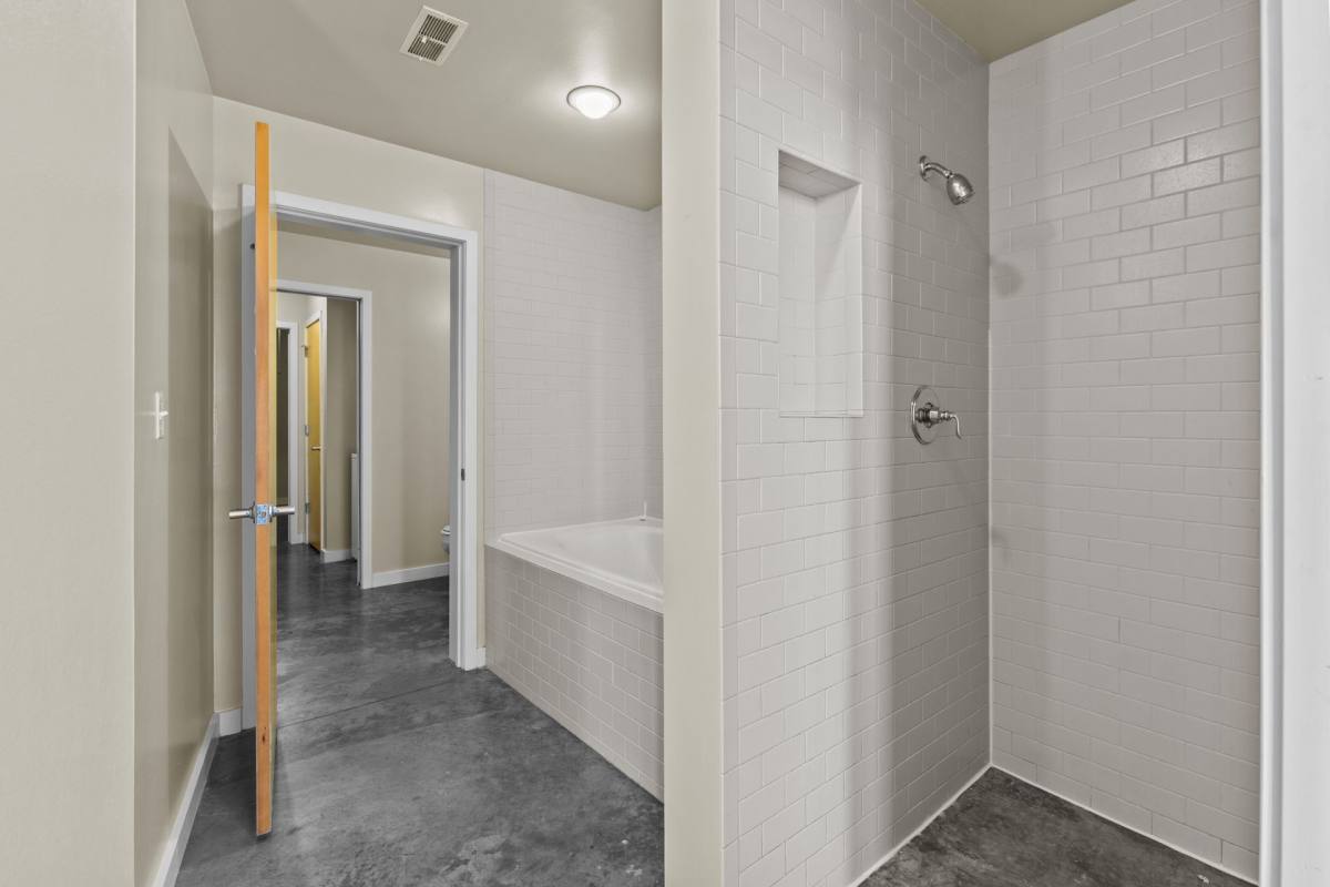 Apartment for rent at 1635 Washington Ave, Saint Louis, MO 63103