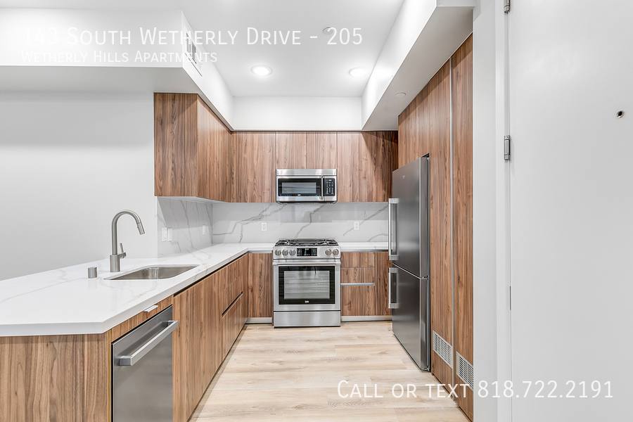 Apartment for rent at 143 S Wetherly Dr, Los Angeles, CA 90048