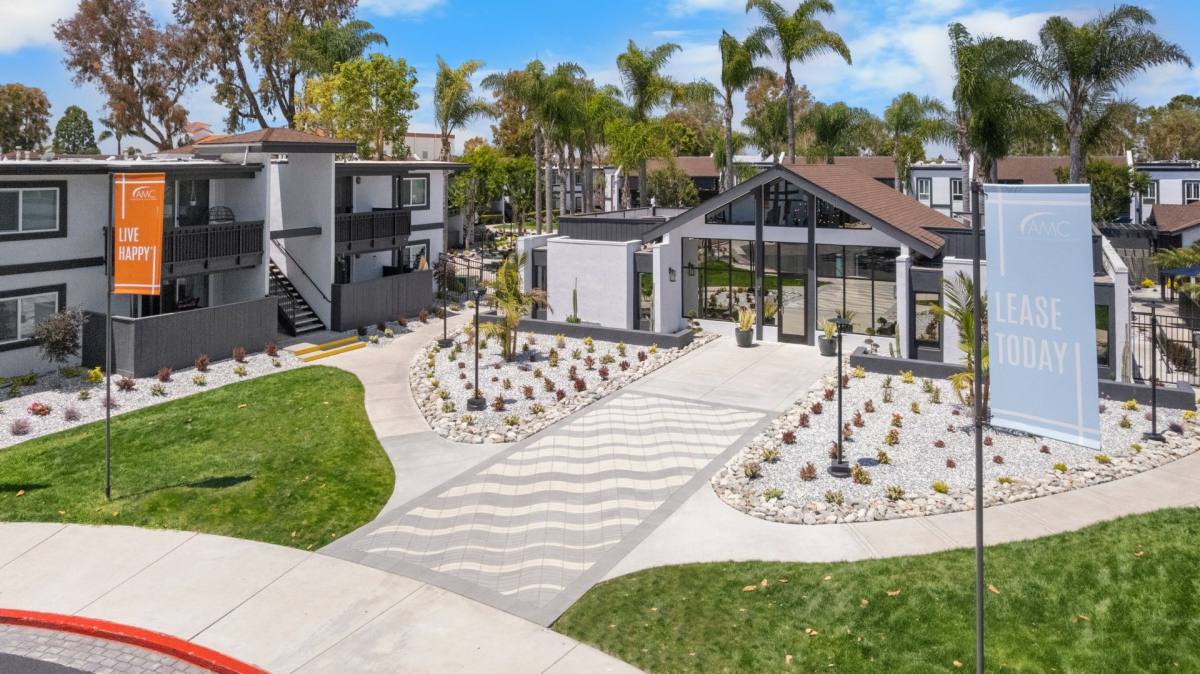 Apartment for rent at 7701 Warner Ave, Huntington Beach, CA 92647