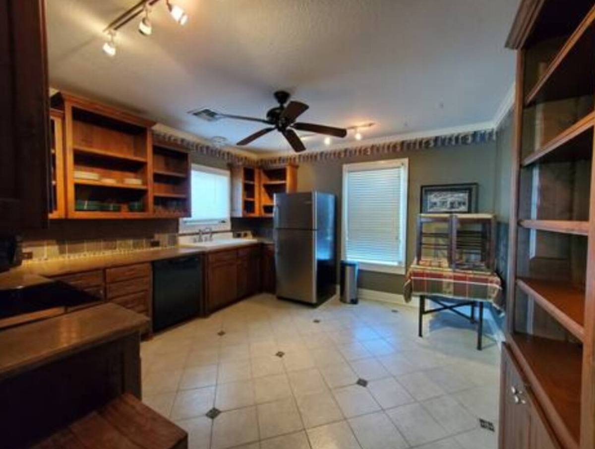House for rent at 109 S Broadway St, Cresson, TX 76035