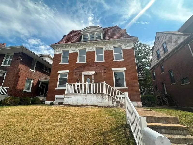 House for rent at 14 Parkland Place, Saint Louis, MO 63112