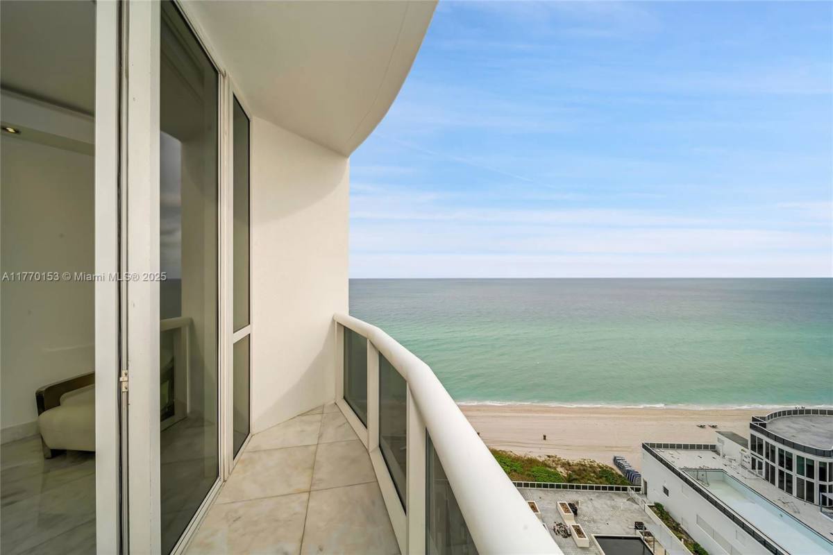 Apartment for rent at 16385 Biscayne Blvd, North Miami Beach, FL 33160
