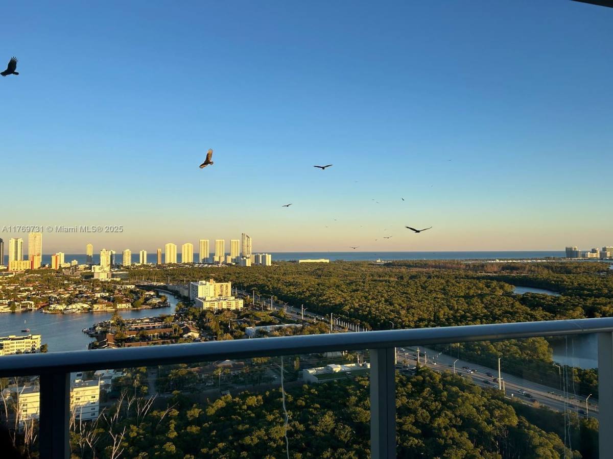 Apartment for rent at 16385 Biscayne Blvd, North Miami Beach, FL 33160