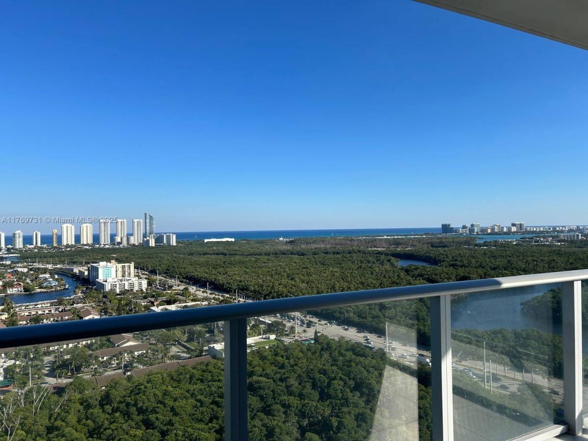 Apartment for rent at 16385 Biscayne Blvd, North Miami Beach, FL 33160