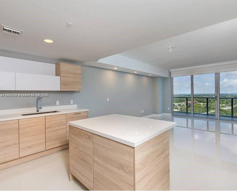 Apartment for rent at 16385 Biscayne Blvd #2103, North Miami Beach, FL 33160