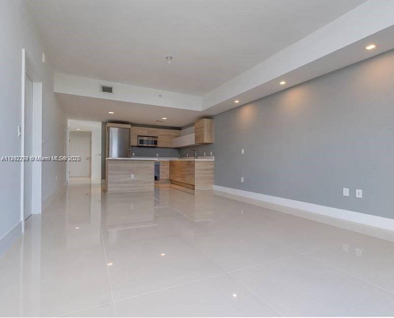 Apartment for rent at 16385 Biscayne Blvd #2103, North Miami Beach, FL 33160