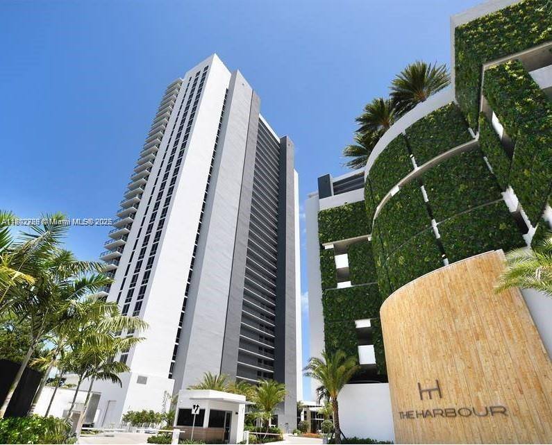 Apartment for rent at 16385 Biscayne Blvd #2103, North Miami Beach, FL 33160