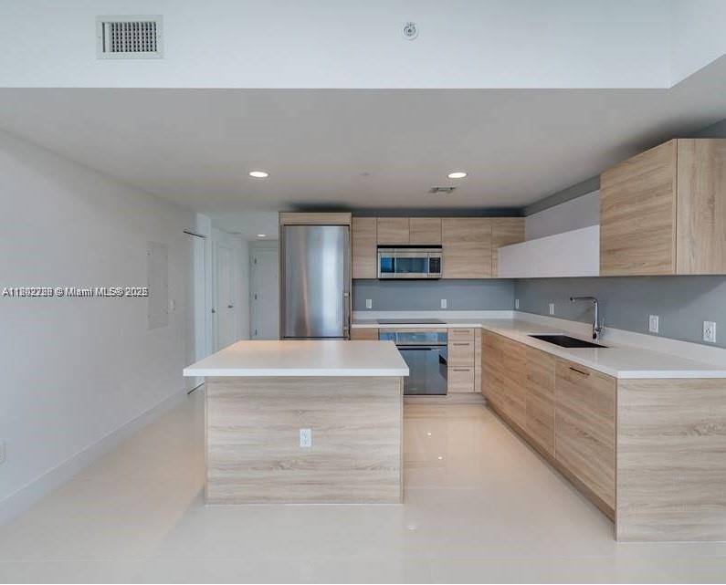 Apartment for rent at 16385 Biscayne Blvd #2103, North Miami Beach, FL 33160