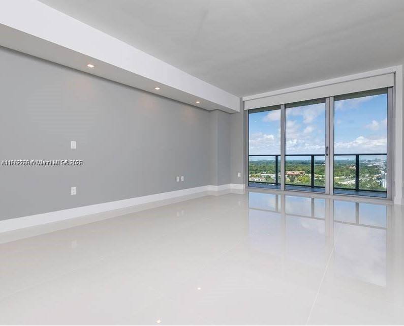 Apartment for rent at 16385 Biscayne Blvd #2103, North Miami Beach, FL 33160