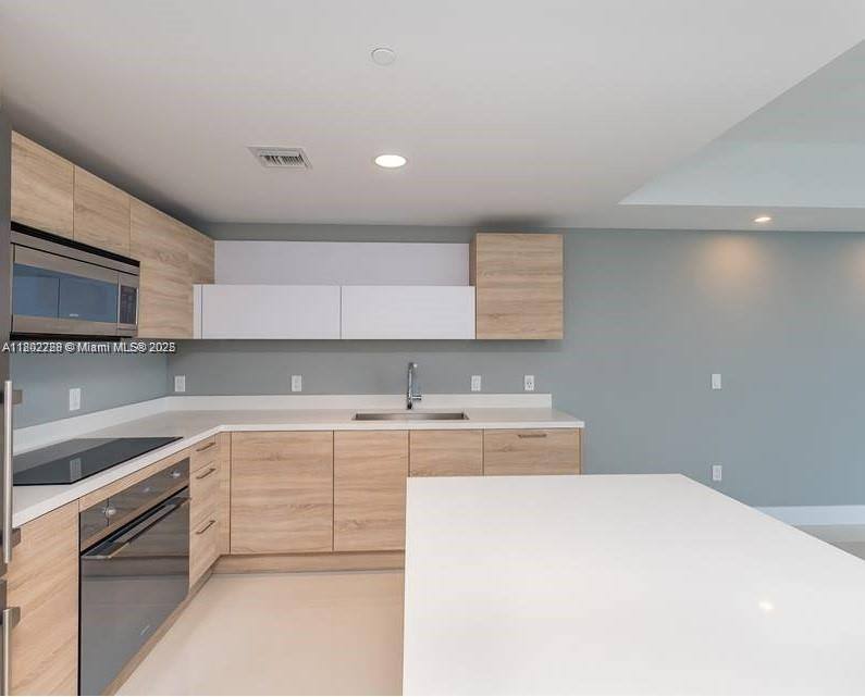 Apartment for rent at 16385 Biscayne Blvd #2103, North Miami Beach, FL 33160